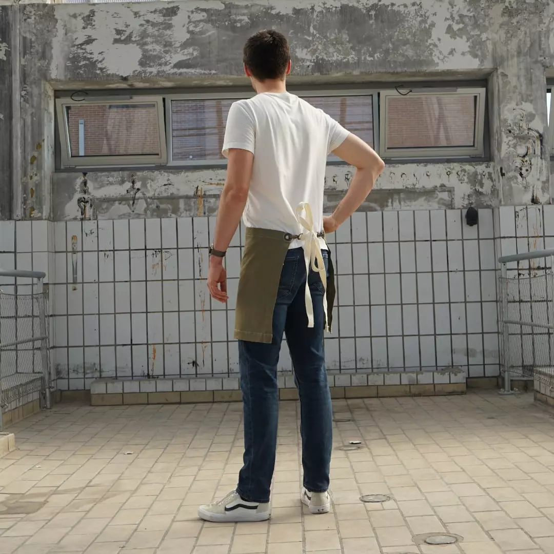 Sloof Horeca Olijfgroen Met Afneembare Strikbanden Doek & Dook