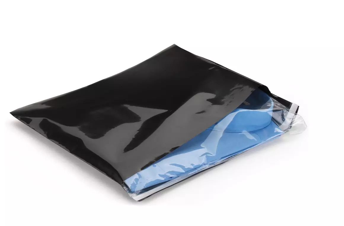 Plastic verzendzakken met enkele plakstrip zwart 40x30cm 125 stuks